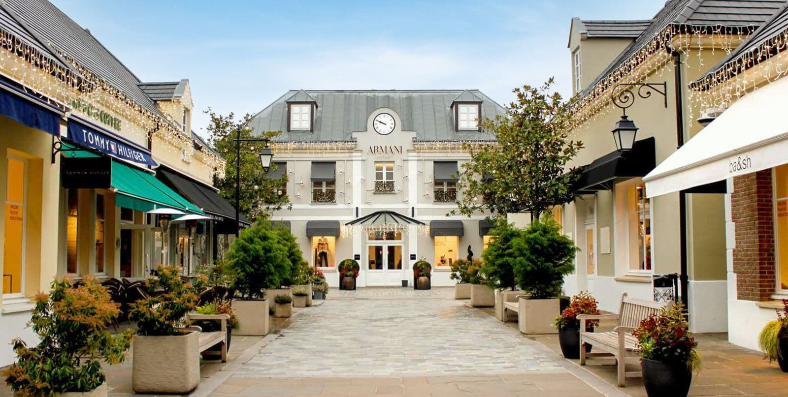 Paris airport transfer to Vallée Village luxury shopping outlet - Easy Go Shuttle private transportation service
