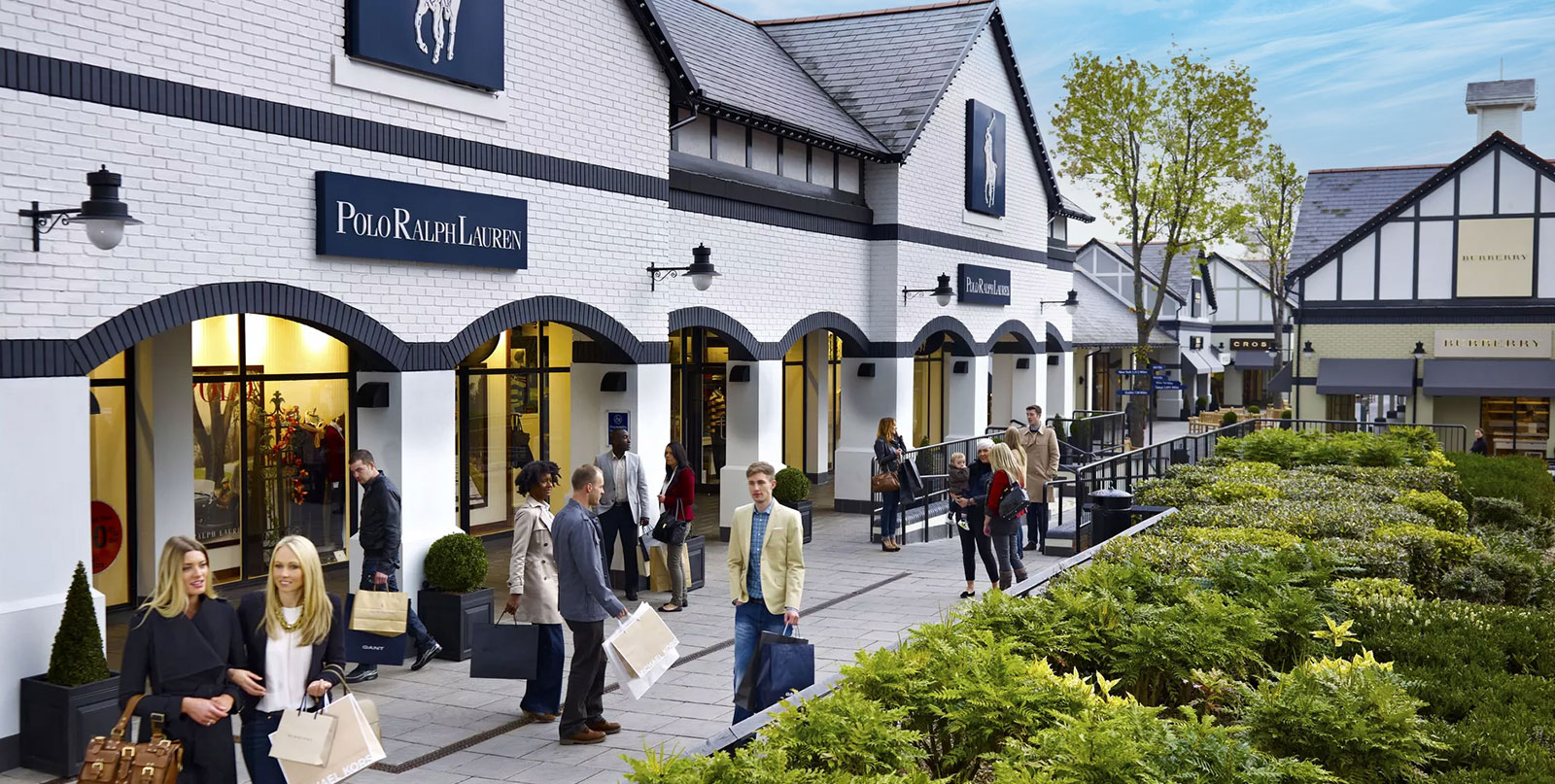 Vallée Village shopping tour with English speaking driver - Easy Go Shuttle private car service